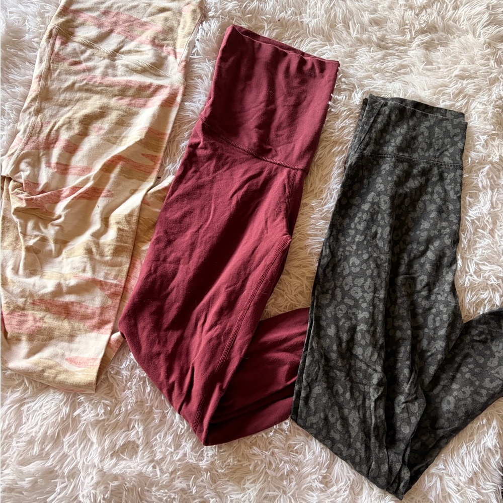 Old Navy Women's MATERNITY Leggings Trio - Cream/Pink, Burgundy, Gray Leopard